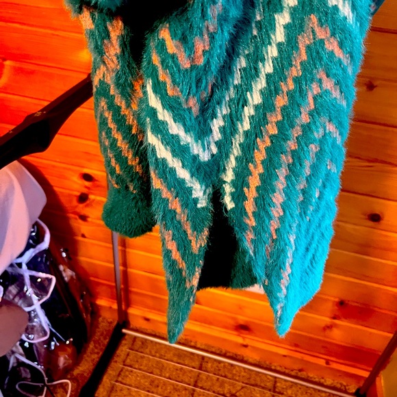 😍Arula Turquoise Chevron Sweater😍 - Picture 9 of 16
